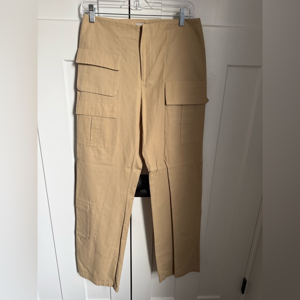 Zara Women Beige Cargo Pants size S. Worn once and dry cleaned. Like new!